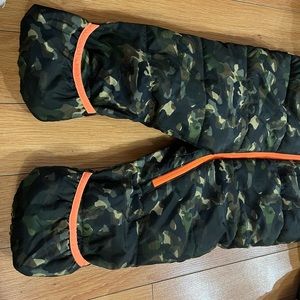 Size 18 Month boy snow suit. Hands and feet have flaps